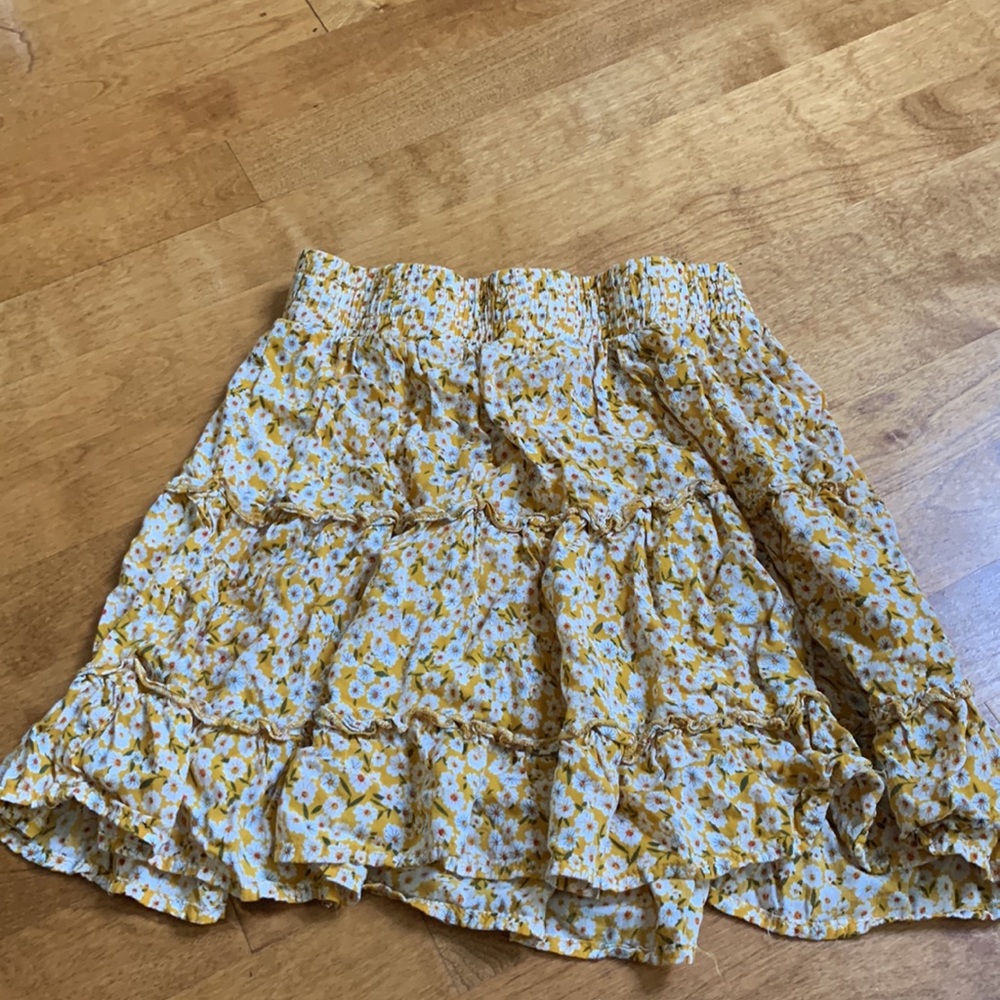 Yellow flowy skirt - Picture 4 of 4